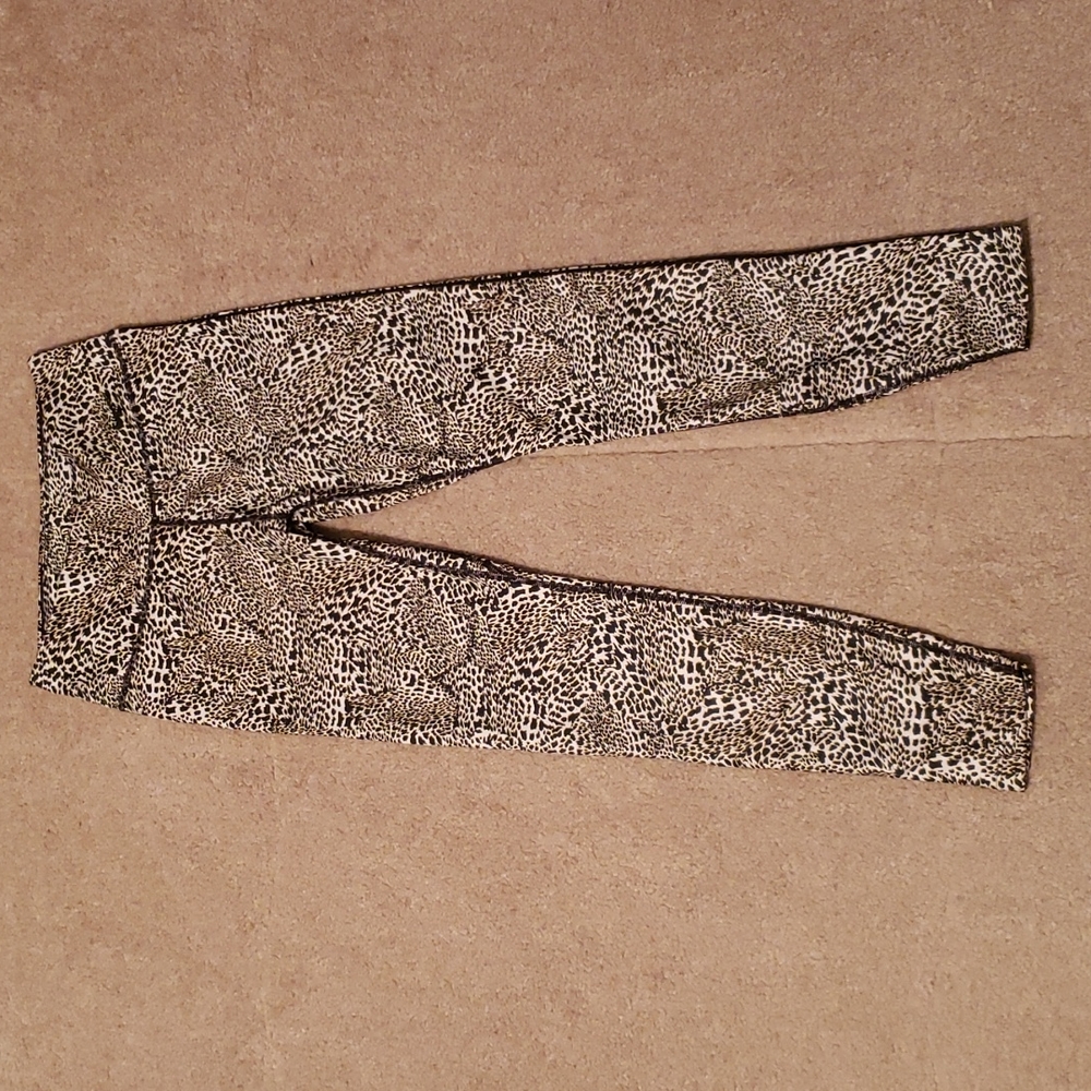 Nike Women's Animal Print Leggings. - Picture 1 of 12